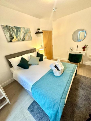 The Green Luxe En-Suite in Stratford